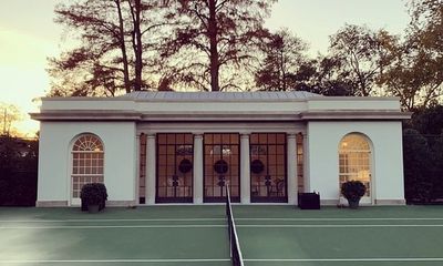 Bà Melania Trump hứng chỉ trích vì khai trương sân tennis ở Nhà Trắng