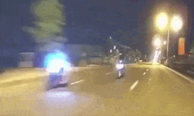 Video: Xe máy phóng tốc độ kinh hoàng, tông thẳng vào đuôi container khiến 1 người tử vong