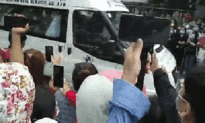 Video: Xe chở linh cữu nghệ sĩ Chí Tài đến nhà tang lễ