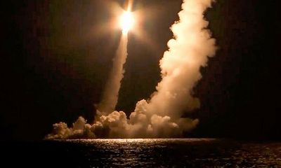 Tàu ngầm Nga phóng thử thành công 4 tên lửa hạt nhân