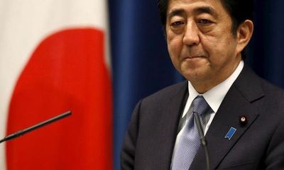 Cựu Thủ tướng Shinzo Abe xin lỗi vì bê bối vi phạm luật tài trợ chính trị