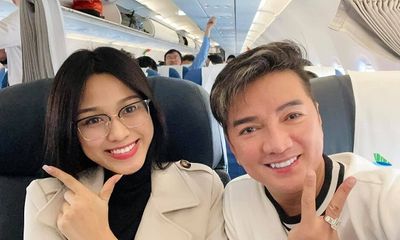 Đi cùng chuyến bay, ca sĩ Đàm Vĩnh Hưng không ngớt lời khen ngợi Hoa hậu Đỗ Thị Hà vì lý do này