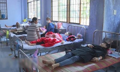Trà Vinh: 60 công nhân đồng loạt nhập viện sau bữa trưa