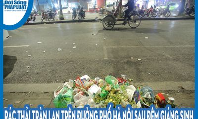 Video: Rác thải tràn lan trên đường phố Hà Nội sau đêm Giáng sinh