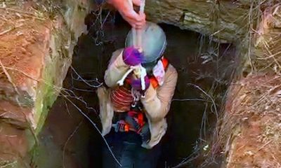 Đồng Nai: Giải cứu người phụ nữ bị rơi xuống giếng sâu 15m
