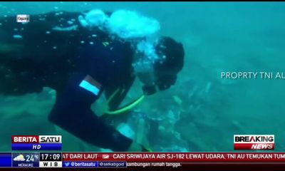 Video: Xót xa cảnh tượng kinh hoàng dưới đáy biển nơi máy bay Indonesia gặp nạn