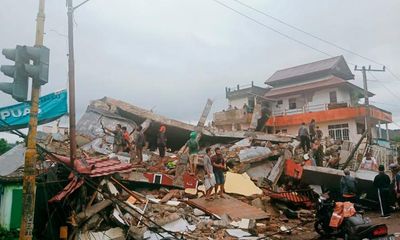 Cả nghìn người hốt hoảng chạy ra ngoài vì động đất kinh hoàng, ít nhất 35 nạn nhân tử vong