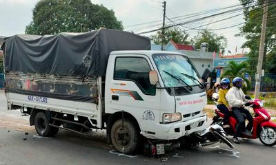Tin tai nạn giao thông ngày 17/1: Ô tô tải lao vào nhóm học sinh đứng mua bánh mì
