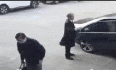 Video: Ông Vũ Huy Hoàng đến hầu tòa bằng xe Mercedes màu đen 