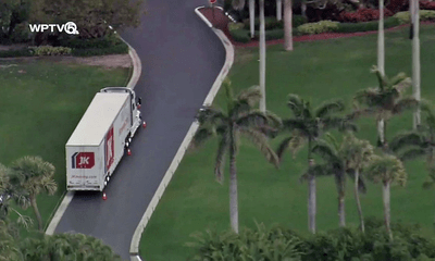 Video: Xe tải bắt đầu chuyển đồ của Tổng thống Trump đến Florida trước ngày rời Nhà Trắng