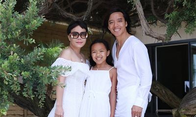 Việt Hương đăng ảnh gia đình, hạnh phúc tiết lộ vừa được chồng tặng một căn nhà