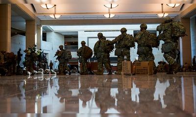 Hơn 150 binh sĩ vệ binh quốc gia bảo vệ lễ nhậm chức của ông Joe Biden dương tính với SARS-CoV-2