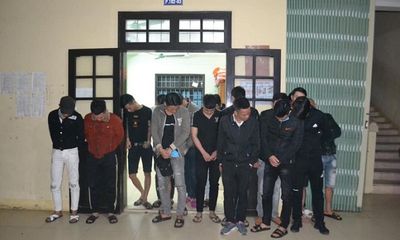 “Đột kích” nhà nghỉ ở Quảng Trị lúc nửa đêm, phát hiện 22 đối tượng dương tính ma túy