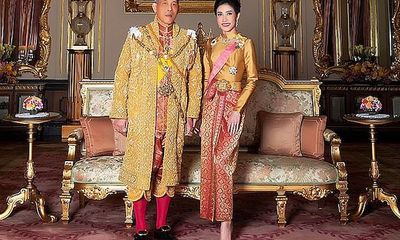 Nhà vua Thái Lan bất ngờ phong hoàng quý phi lên làm hoàng hậu thứ 2