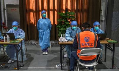 Trung Quốc triệt phá đường dây làm vaccine COVID-19 giả bằng nước muối