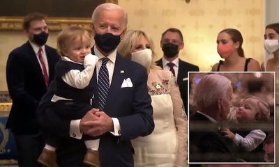 Hé lộ món đồ đặc biệt Tổng thống Joe Biden mang theo mình vào Nhà Trắng