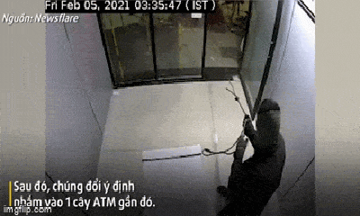 Video: Trộm dùng ô tô kéo đổ cây ATM, lấy sạch hơn 40.000 USD