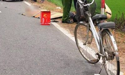 Người đàn ông đi xe đạp tự ngã xuống đường, tử vong