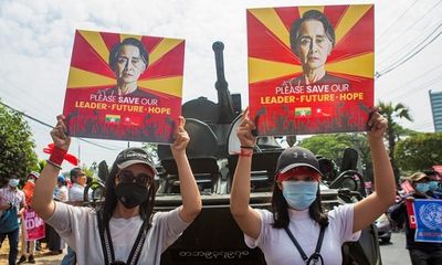 Myanmar cắt Internet, điều xe bọc thép kiểm soát biểu tình