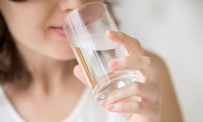 Những kiểu uống nước tai hại cần bỏ ngay nếu chưa muốn tự hại sức khỏe của mình