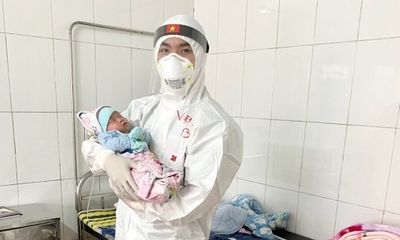 Bệnh nhân mắc COVID-19 nhỏ tuổi nhất Việt Nam khỏi bệnh