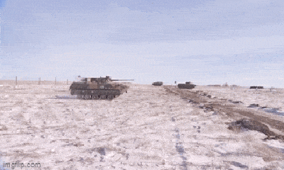 Video: Loạt xe chiến đấu bộ binh BMD-2K đổ bộ xuống bãi tập 