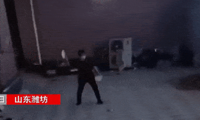 Video: Mẹ vợ xông thẳng vào nhà con rể đập phá vì không nhận được quà năm mới