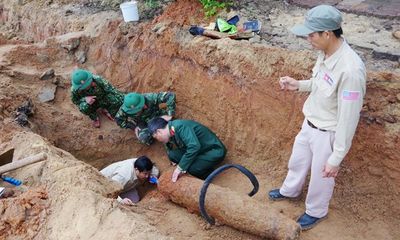 Quảng Bình: Phát hiện quả bom nặng 227kg, dài 1,54m trong khu dân cư