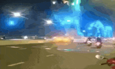 Vụ clip dừng Mercedes S500 giữa cầu Rồng, cùng bạn gái chụp ảnh sống ảo: Tài xế tường trình gì?