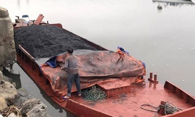 Quảng Ninh: Bắt giữ tàu chở hàng chục tấn than không rõ nguồn gốc