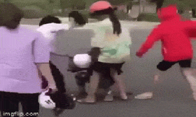 Xôn xao clip 4 nữ sinh đánh bạn bằng mũ bảo hiểm: Trưởng Công an TP Sa Đéc nói gì?