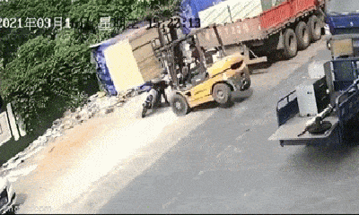 Video: Nhanh trí nhảy ra khỏi xe, nam thanh niên thoát nạn trong tích tắc