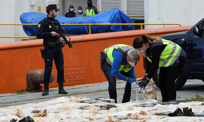 Cảnh sát Tây Ban Nha bắt giữ 100 đối tượng của băng đảng buôn bán ma túy