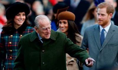 Hoàng tử Harry nói chuyện lại với cha, dự kiến trở về nhà sau cái chết của ông nội