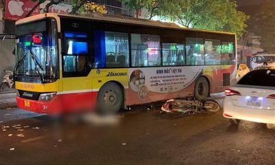 Tin tai nạn giao thông ngày 12/4: Tài xế xe máy tử vong thương tâm dưới bánh xe buýt