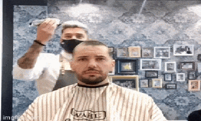 Thợ cắt tóc bỗng nhiên tự cạo đầu mình, biết được lý do ai cũng xúc động