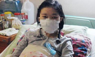 Con gái 14 tuổi đã mắc ung thư ruột, mẹ “ngã quỵ” khi biết nguyên nhân