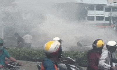 Xe BMW bốc cháy nghi ngút trên đại lộ Phạm Văn Đồng