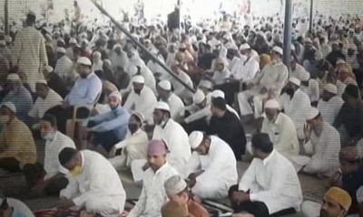 Hàng trăm người Ấn Độ không đeo khẩu trang, tụ tập để cầu nguyện giữa 