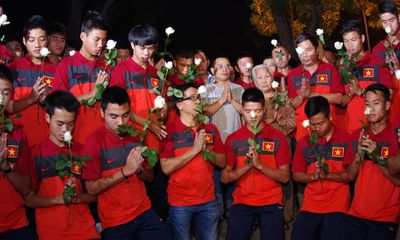 U19 Việt Nam viếng Đại tướng Võ Nguyên Giáp lúc nửa đêm
