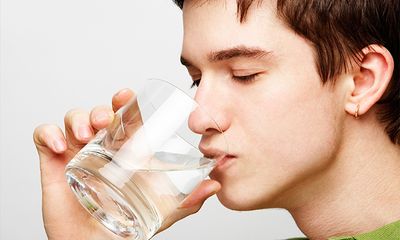 Thói quen uống nước gây hại sức khỏe: Cần từ bỏ