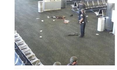 Cận cảnh sân bay Los Angeles sau vụ xả súng