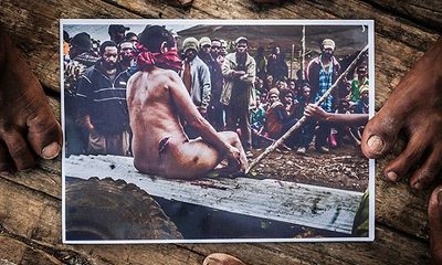 Kinh hãi hủ tục chôn sống phụ nữ ở Papua New Geuinea