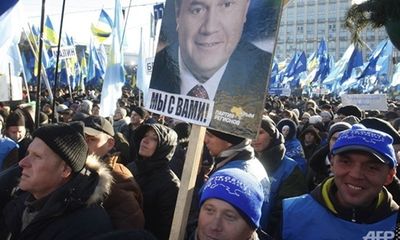 “Ukraine bị giằng xé giữa Brussels và Moscow”