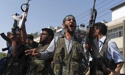 Phiến quân Syria bắn giết lẫn nhau, gần 500 người chết
