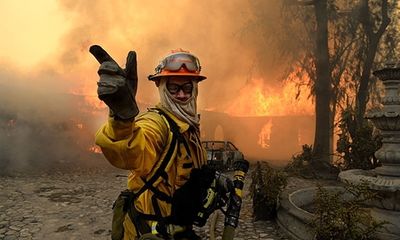 Cận cảnh cháy rừng dữ dội ở California