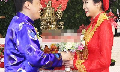 Cô dâu Yến Phương nhí nhảnh hôn tay chú rể Lam Trường