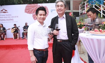 NSND Quang Thọ mừng học trò cũ Trọng Tấn lên chức ông chủ 