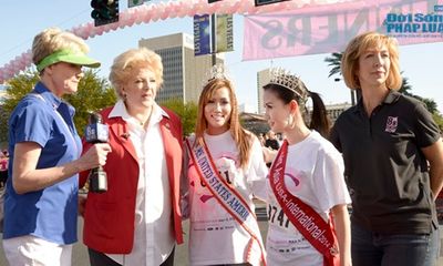 Hoa hậu Sương Đặng tham gia đi bộ cùng thị trưởng Las Vegas