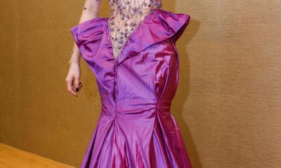 Vân Trang mạnh tay chi 6.000 USD mua váy dự LHP tại Pháp 